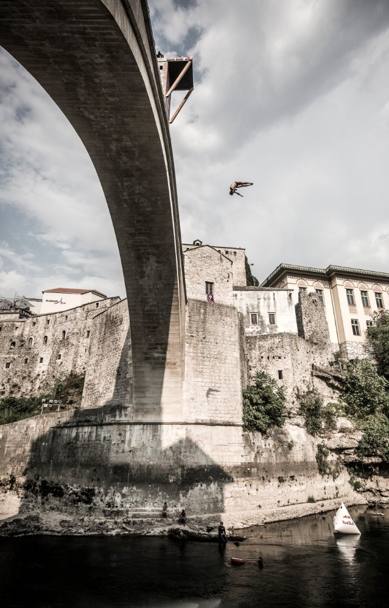 Il ponte di Mostar, in Bosnia Erzegovina, distrutto dalla guerra,  stato ricostruito